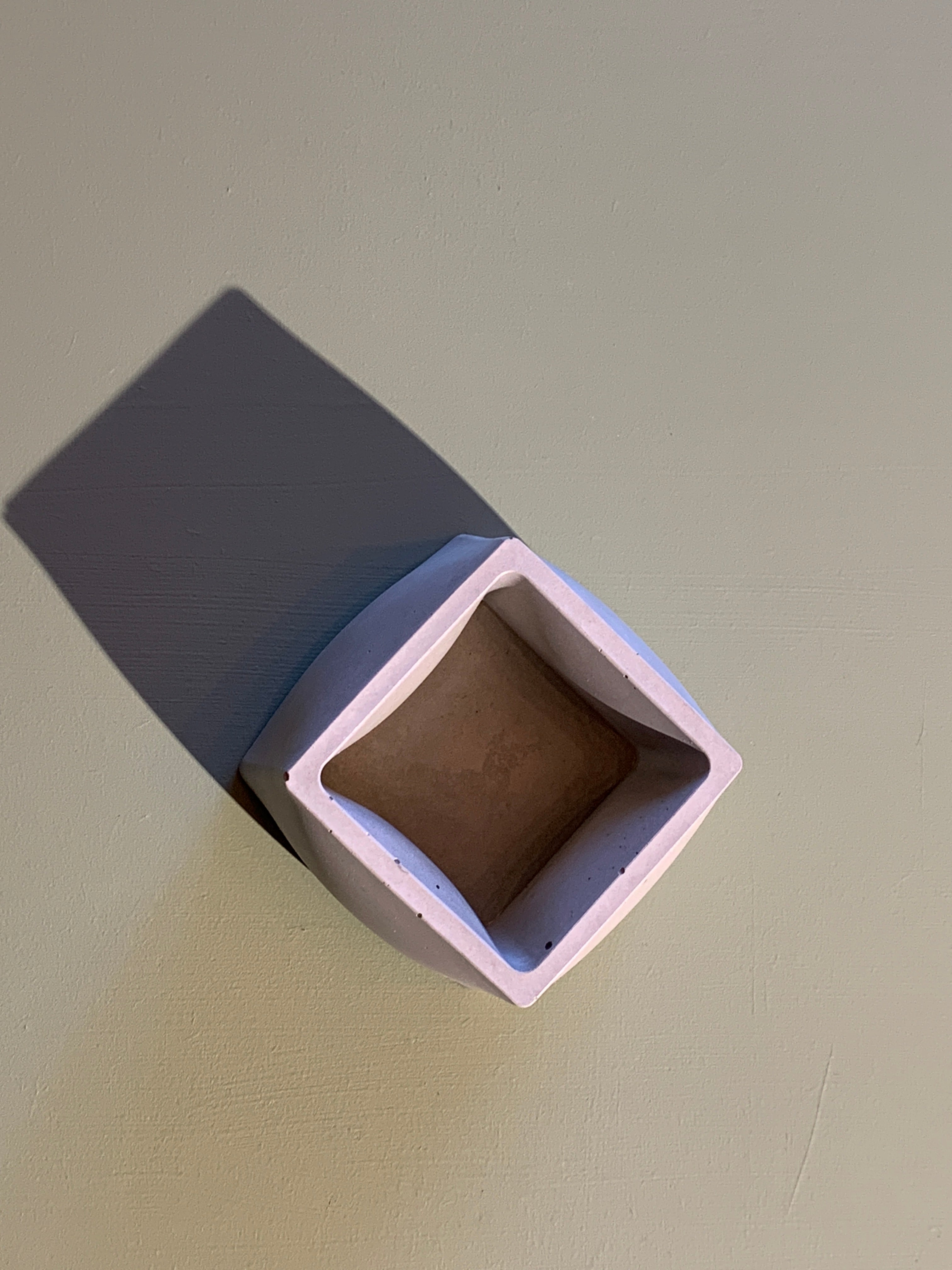 Kantet krukke - betong