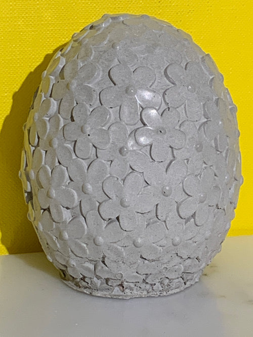 Blomsteregg i betong, lite